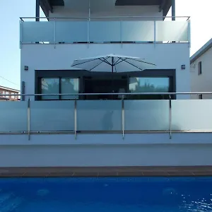 Moderna Con Piscina Individual , Cambrils España